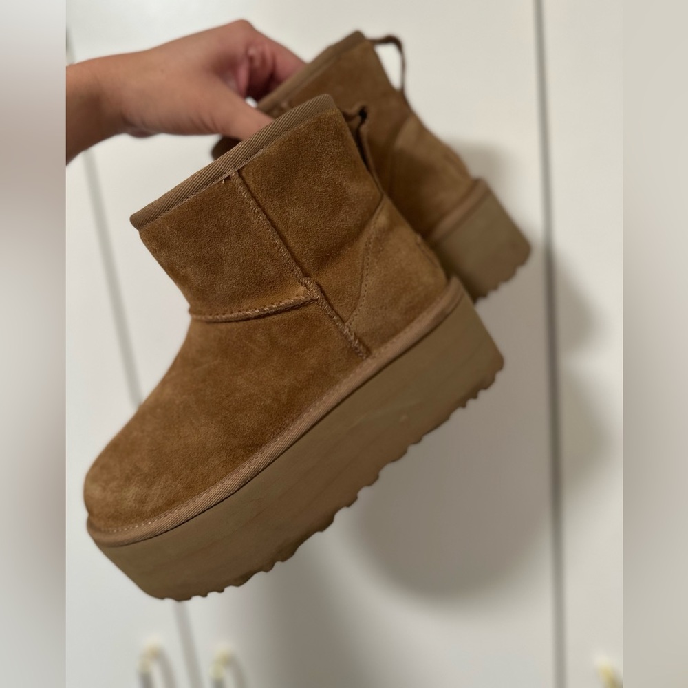 Classic Mini Ugg Platforms with box